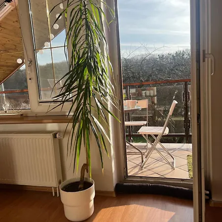 Podkrovni S Balkonem Privat bolig *